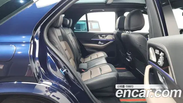 Mercedes-Benz GLE-Class 2021 — Photo 11/20
