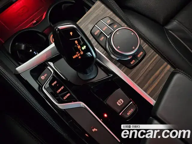 BMW 5 Series 2018 — Фото 14/20