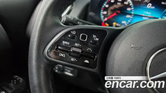 Mercedes-Benz GLB-Class 2021 — Şəkil 16/20