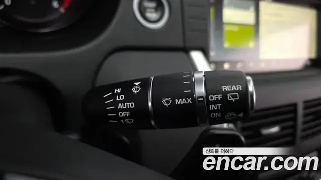 Land Rover Discovery Sport 2019 — Photo 18/33