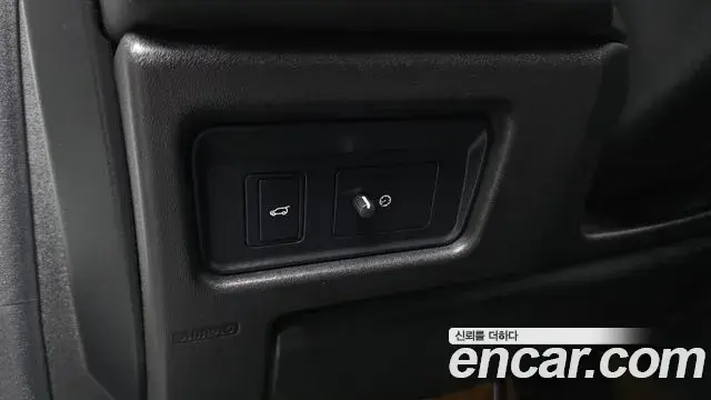 Land Rover Discovery Sport 2019 — Photo 2/33