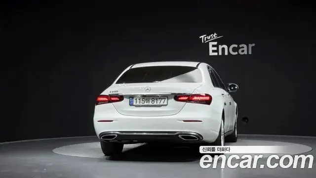 Mercedes-Benz E-Class 2021 — Фото 4/20