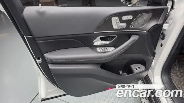 Mercedes-Benz GLE-Class 2023 — Şəkil 17/33