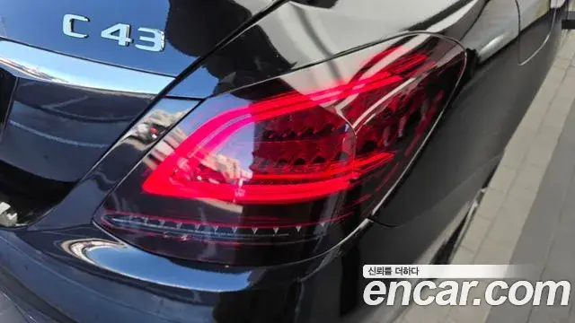 Mercedes-Benz C-Class 2020 — Photo 28/32