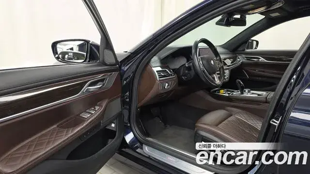 BMW 7 Series 2019 — Фото 10/20