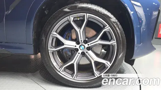 BMW X6 2023 — Photo 23/32
