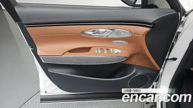 Genesis GV70 2021 — ფოტო 10/30