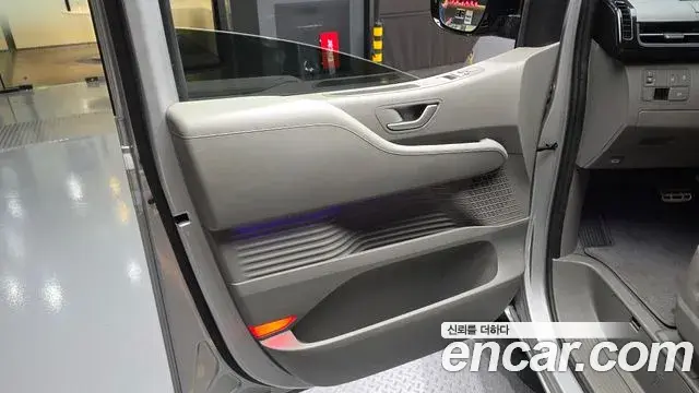 Hyundai Staria 2021 — Photo 18/33