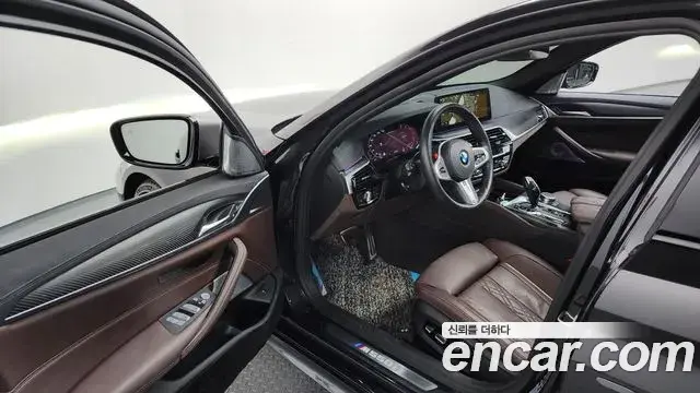 BMW 5 Series 2021 — Photo 13/20