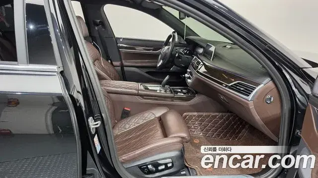 BMW 7 Series 2022 — Photo 11/20