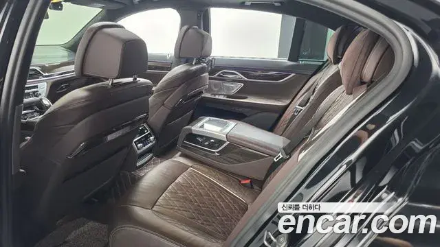 BMW 7 Series 2022 — Photo 12/20
