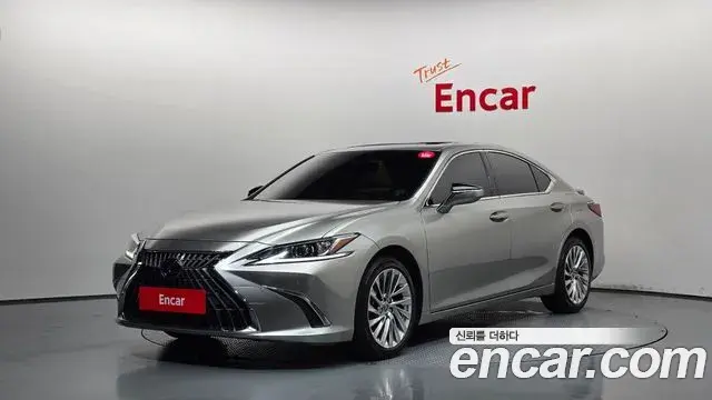 Lexus ES300h 2022 — Photo 19/37