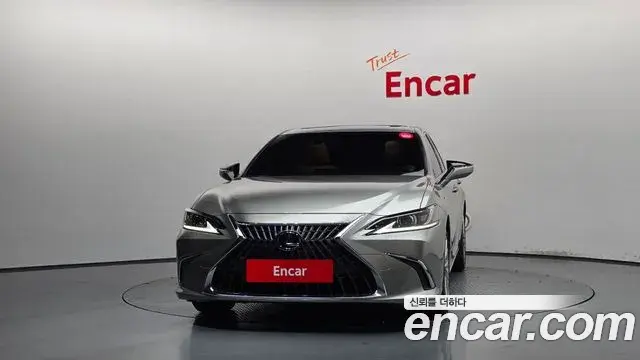 Lexus ES300h 2022 — Photo 22/37