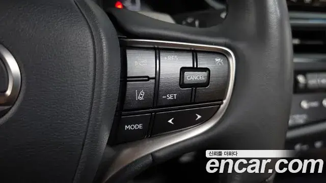 Lexus ES300h 2022 — Photo 24/37