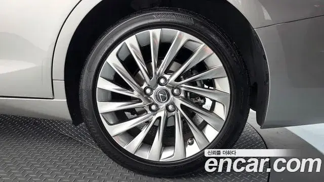 Lexus ES300h 2022 — Photo 25/37