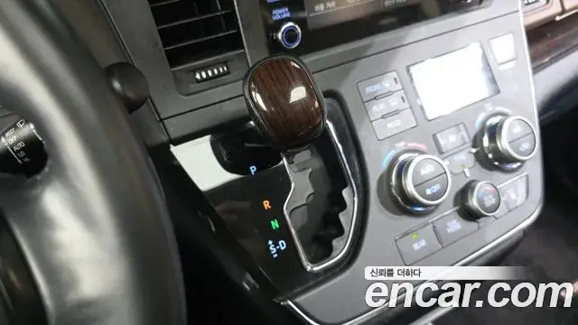 Toyota Sienna 2019 — Şəkil 9/20