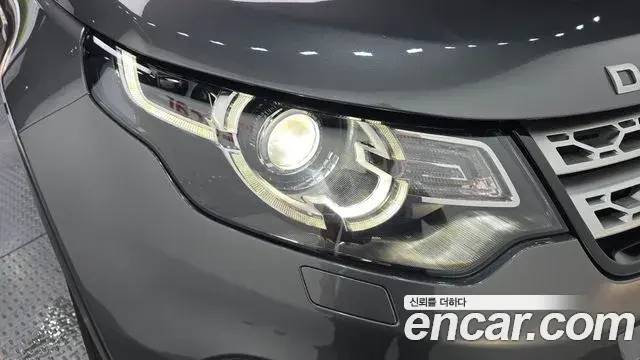 Land Rover Discovery Sport 2018 — ფოტო 20/31