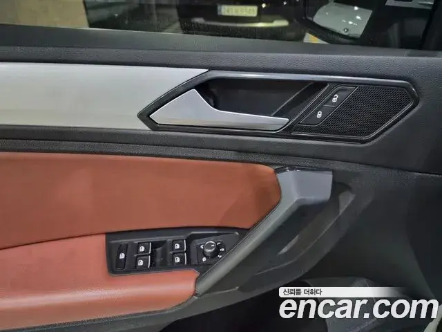 Volkswagen Tiguan 2018 — Şəkil 13/17