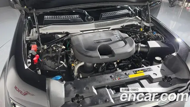 Land Rover Defender 2021 — Photo 6/20