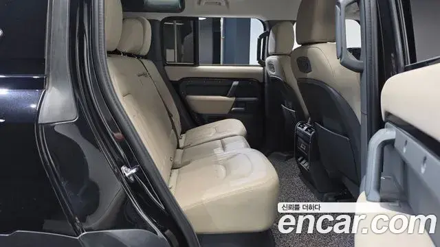 Land Rover Defender 2021 — Photo 12/20