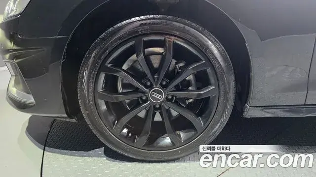 Audi A4 2023 — Photo 7/33
