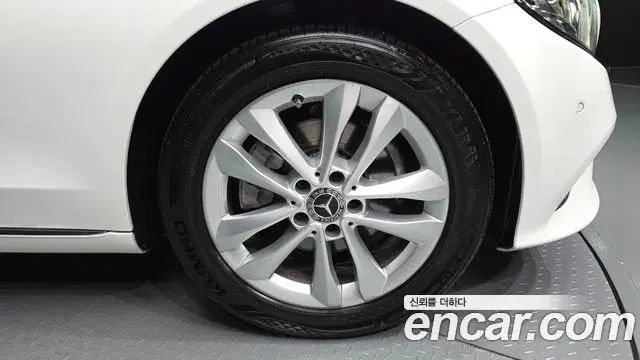 Mercedes-Benz C-Class 2019 — Şəkil 6/32