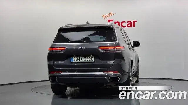 Jeep Grand Cherokee 2022 — Photo 22/39