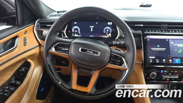 Jeep Grand Cherokee 2022 — Photo 38/39