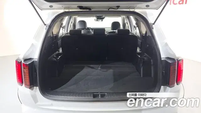 Kia Sorento 2022 — Şəkil 18/20