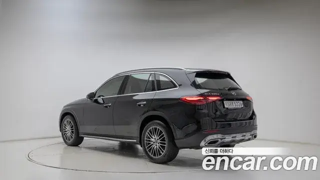 Mercedes-Benz GLC-Class 2023 — Photo 1/19
