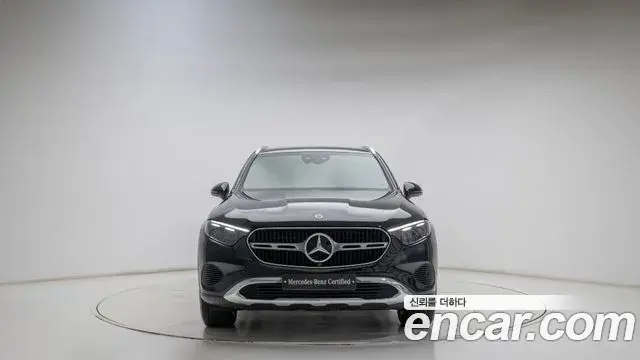 Mercedes-Benz GLC-Class 2023 — Photo 2/19