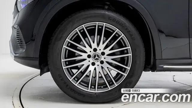 Mercedes-Benz GLC-Class 2023 — Photo 4/19
