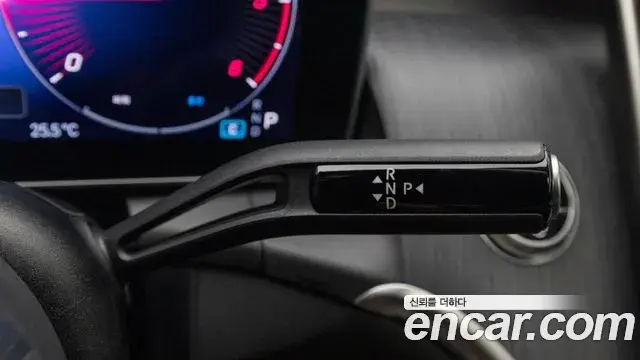 Mercedes-Benz GLC-Class 2023 — Photo 7/19