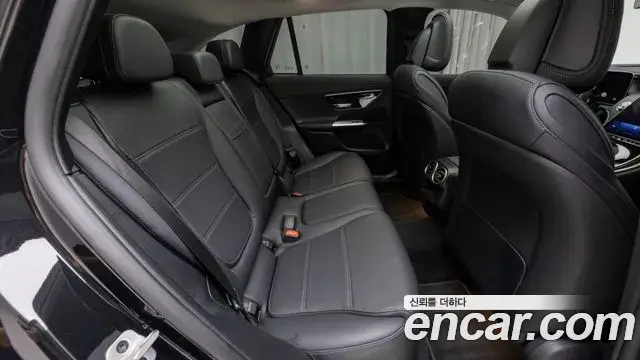 Mercedes-Benz GLC-Class 2023 — Photo 10/19