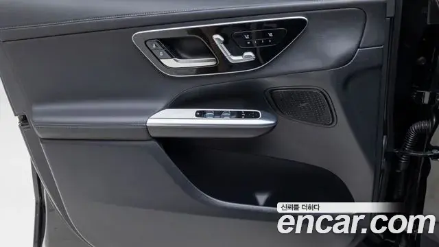 Mercedes-Benz GLC-Class 2023 — Photo 11/19