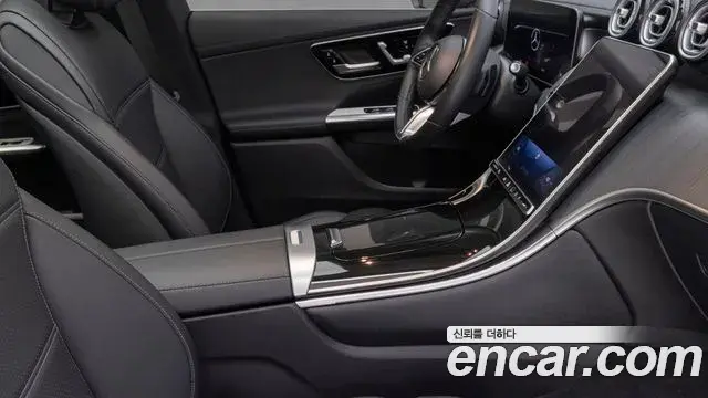Mercedes-Benz GLC-Class 2023 — Photo 17/19
