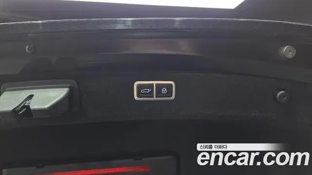 Genesis Electrified G80 2020 — Photo 18/20