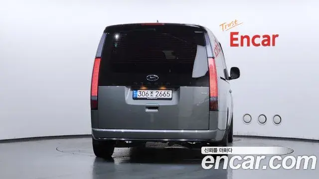 Hyundai Staria 2022 — Фото 4/20