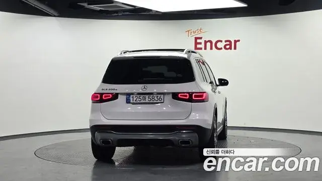 Mercedes-Benz GLB-Class 2022 — Фото 4/20