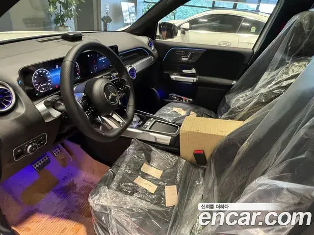 Mercedes-Benz GLB-Class 2025 — Фото 8/20
