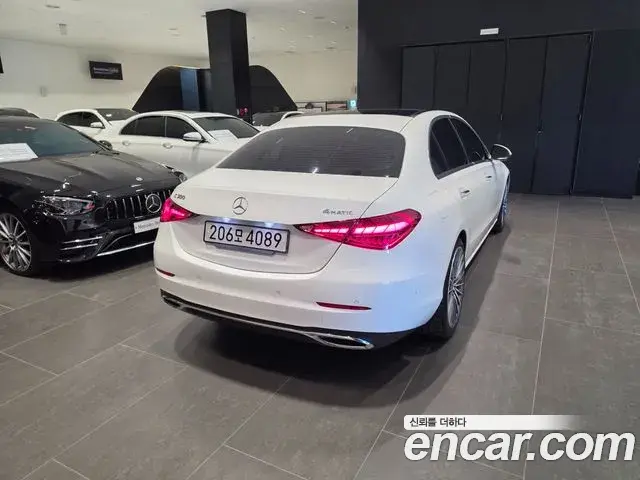Mercedes-Benz C-Class 2025 — Photo 1/20