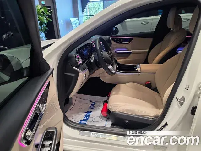 Mercedes-Benz C-Class 2025 — Photo 11/20