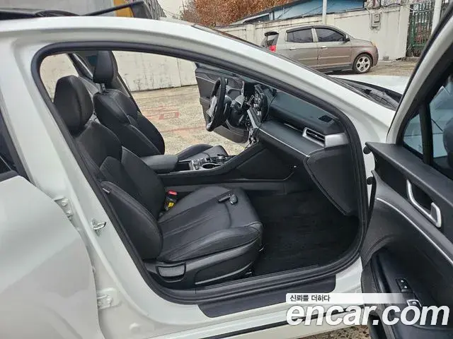Kia K5 2023 — Şəkil 8/20