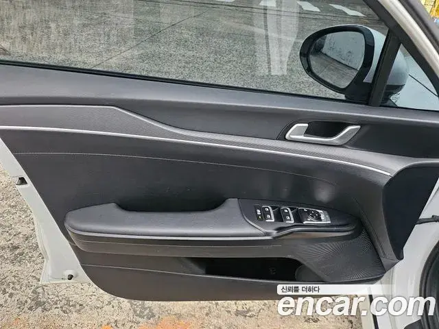 Kia K5 2023 — Şəkil 13/20