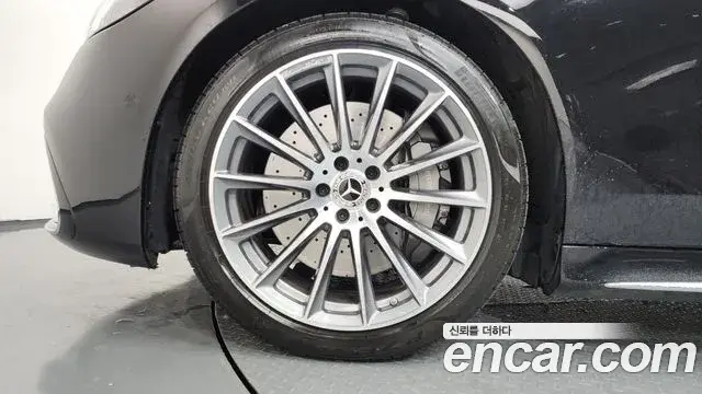 Mercedes-Benz S-Class 2025 — Photo 2/34
