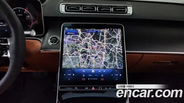 Mercedes-Benz S-Class 2025 — Photo 3/34