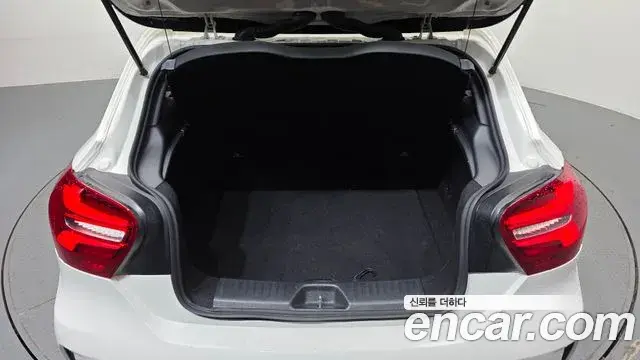 Mercedes-Benz A-Class 2018 — Şəkil 20/20
