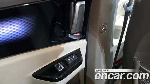 Kia Carnival 2022 — Photo 19/20