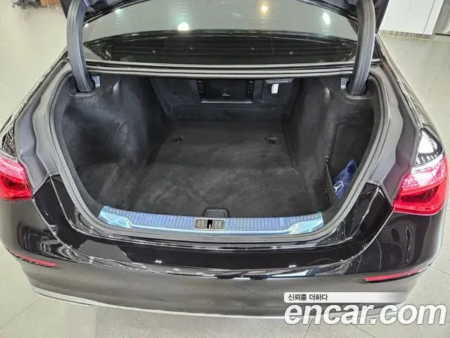Mercedes-Benz S-Class 2023 — Фото 16/17