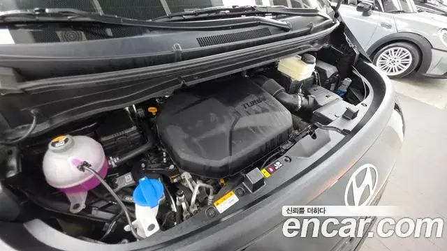 Hyundai Staria 2025 — Photo 2/30